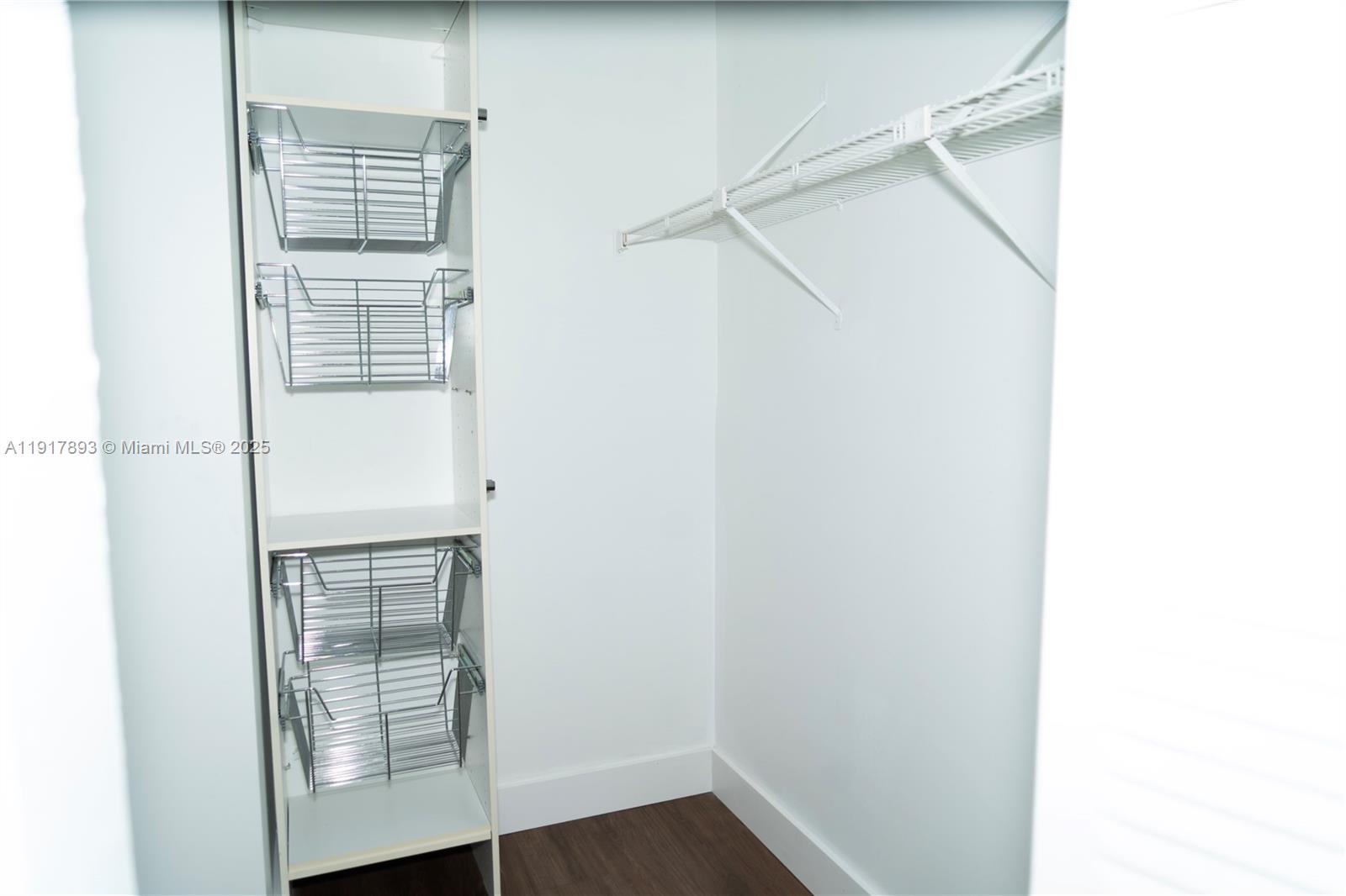 LAKE EMERALD CONDOMINIUM - Residential Lease