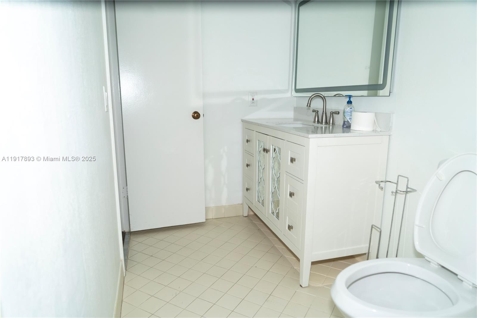 LAKE EMERALD CONDOMINIUM - Residential Lease