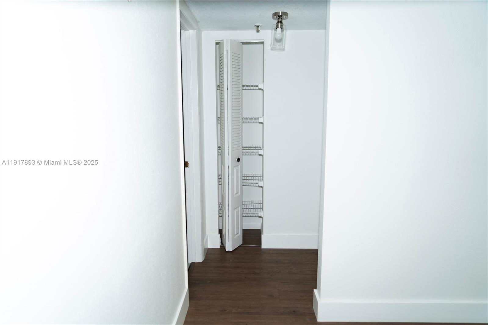 LAKE EMERALD CONDOMINIUM - Residential Lease