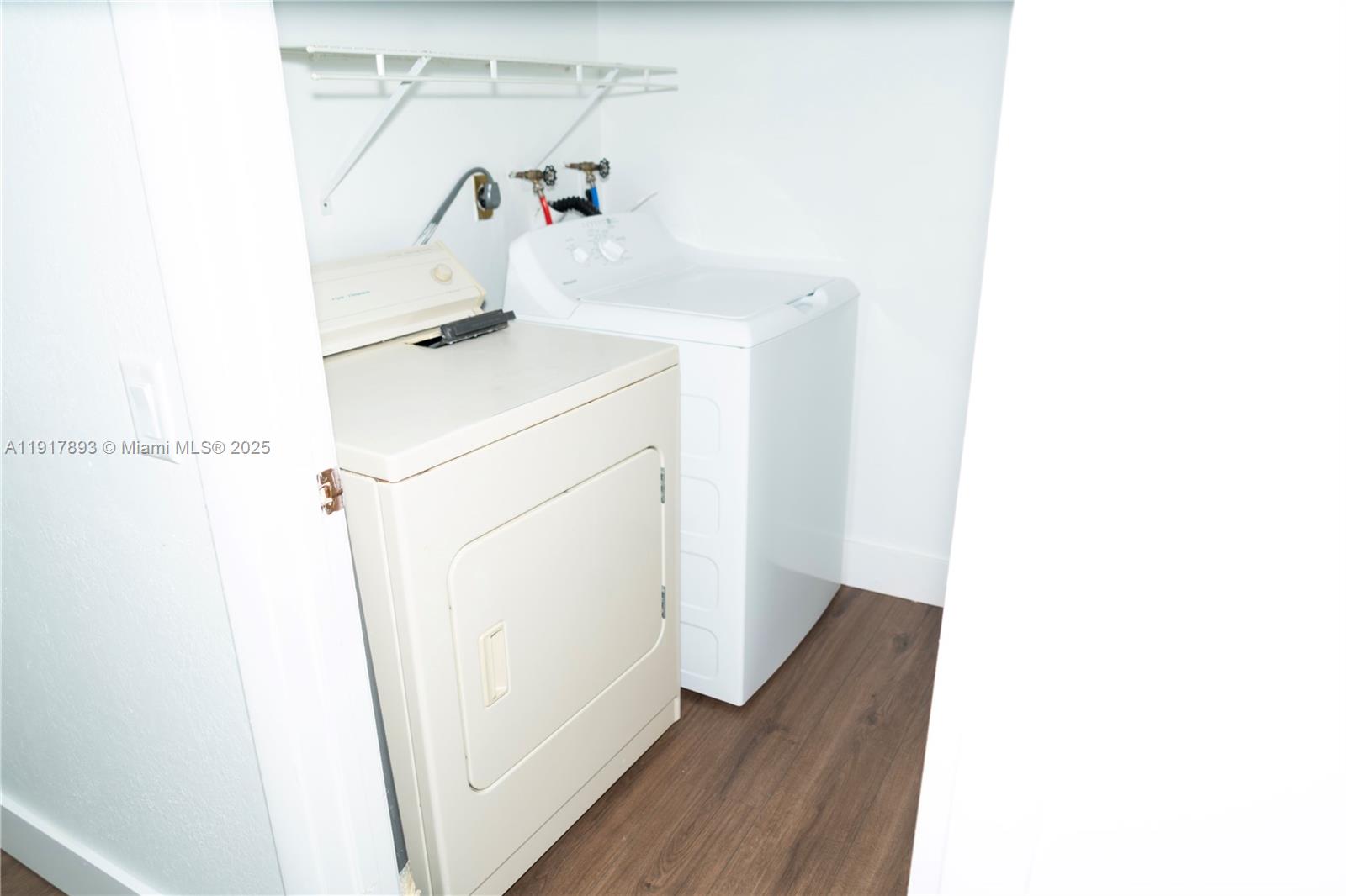 LAKE EMERALD CONDOMINIUM - Residential Lease