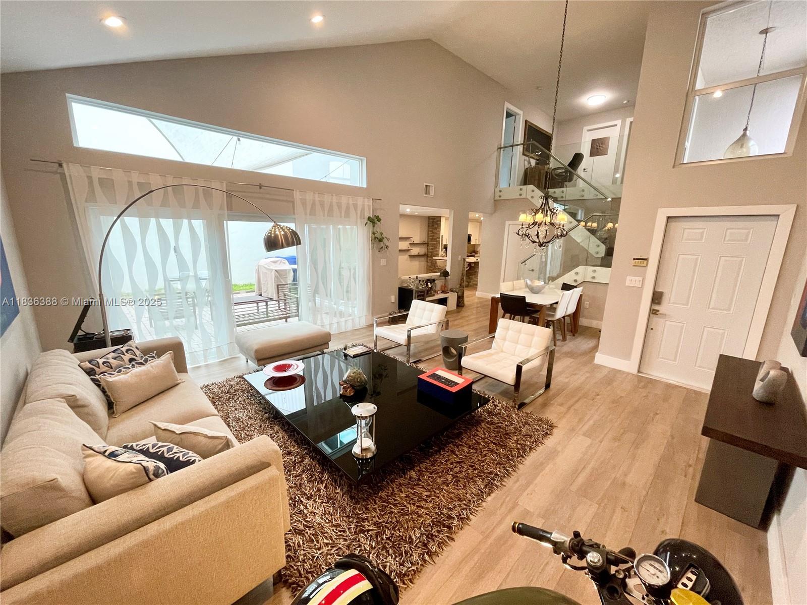 1125 Papaya St 1125