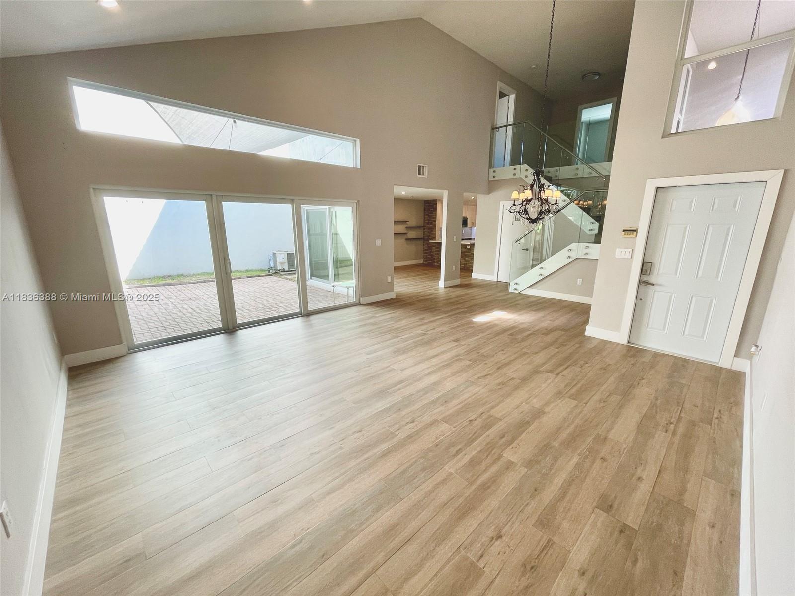 1125 Papaya St 1125