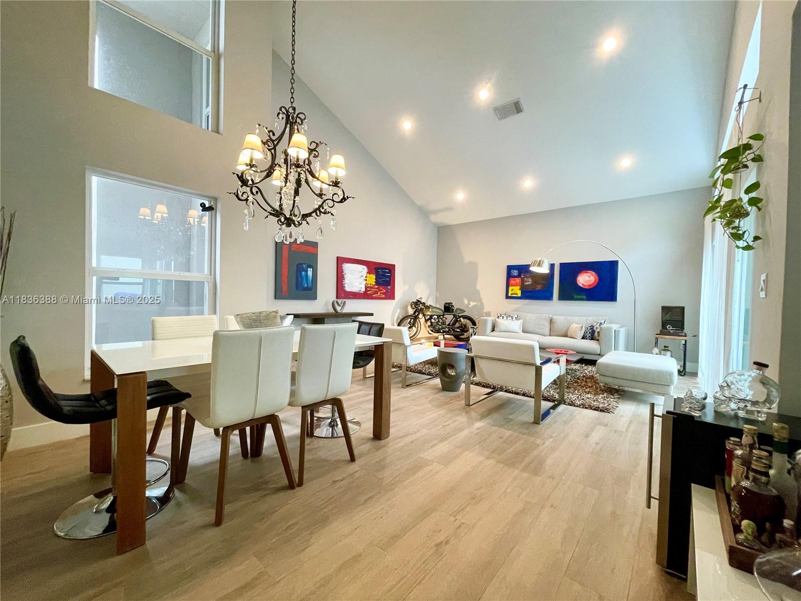 1125 Papaya St 1125
