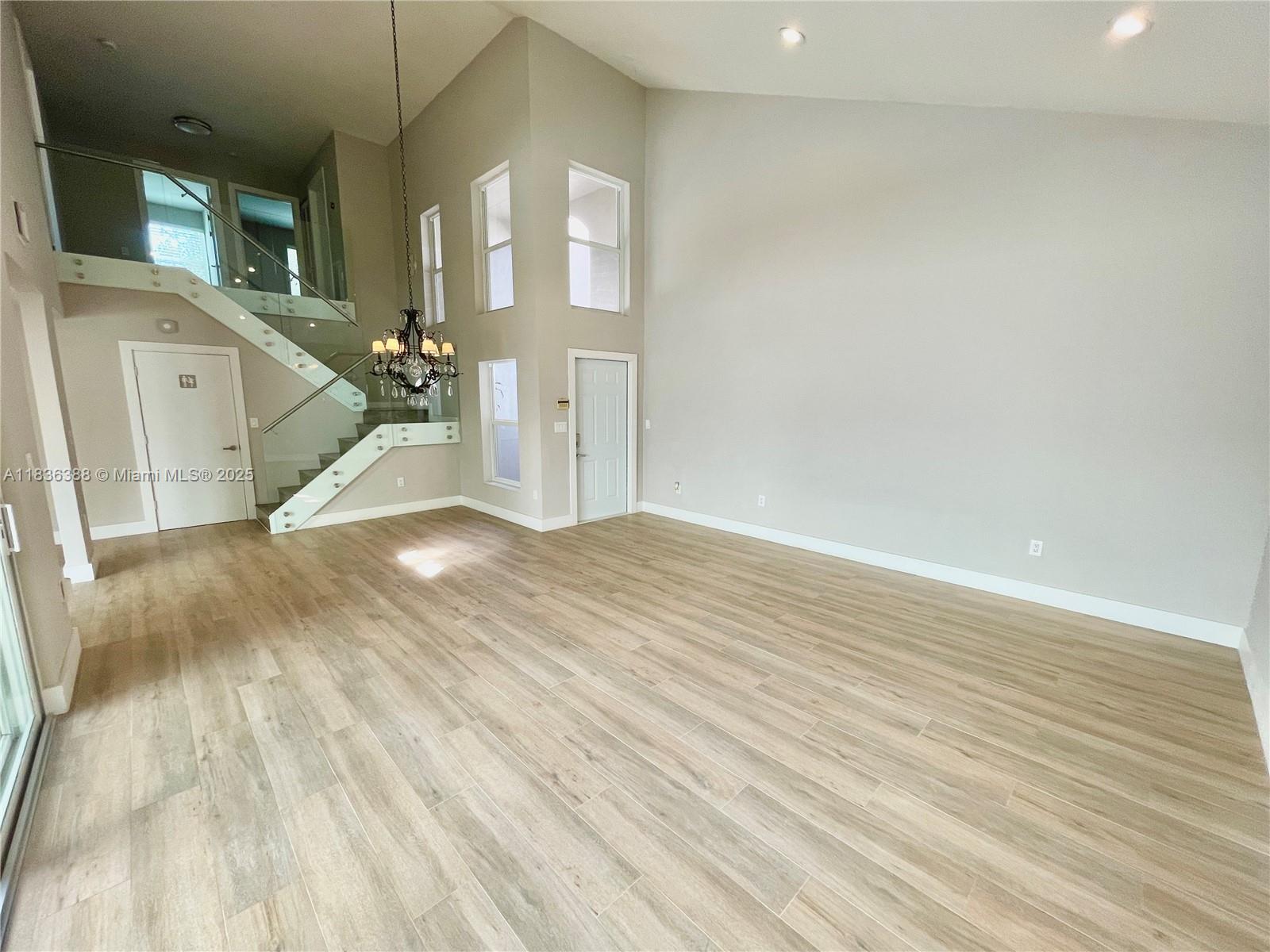 1125 Papaya St 1125