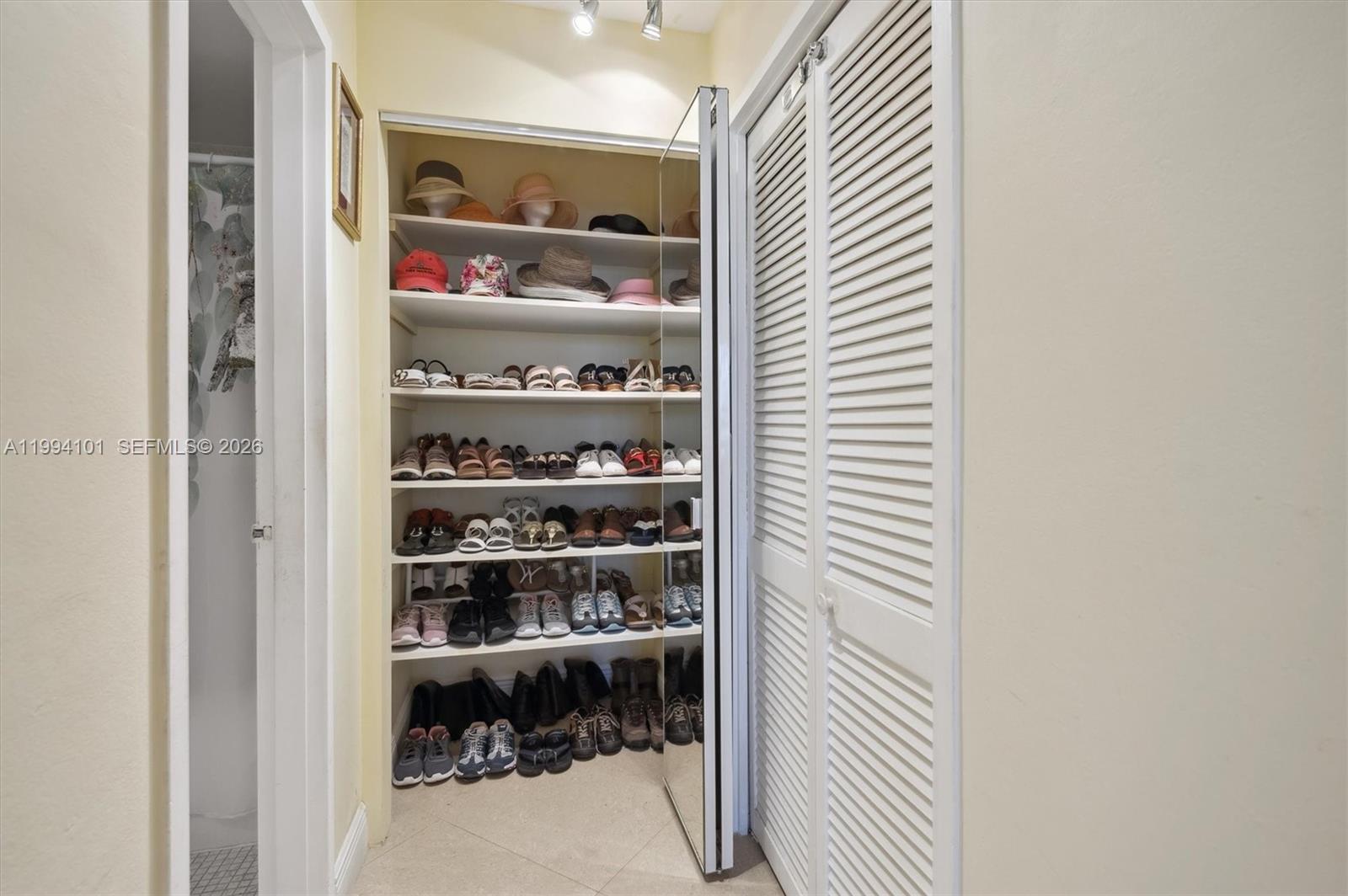 ALEXANDER TOWERS CONDO - Residential