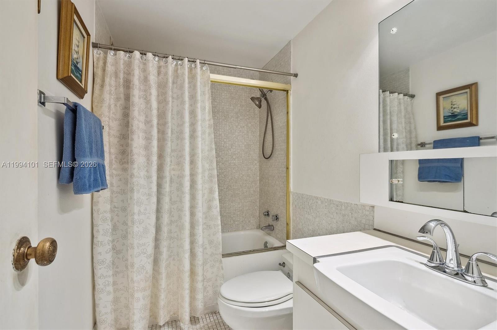 ALEXANDER TOWERS CONDO - Residential