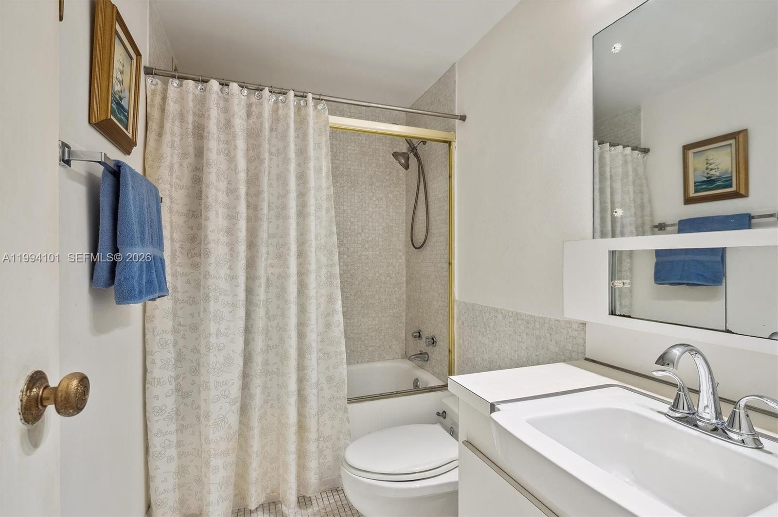 ALEXANDER TOWERS CONDO - Residential