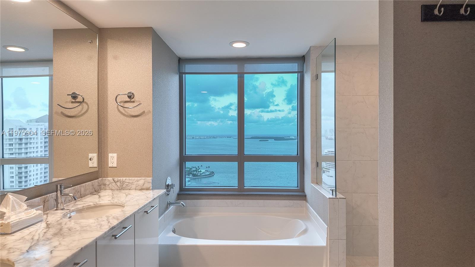 THE PLAZA 901 BRICKELL CO - Residential