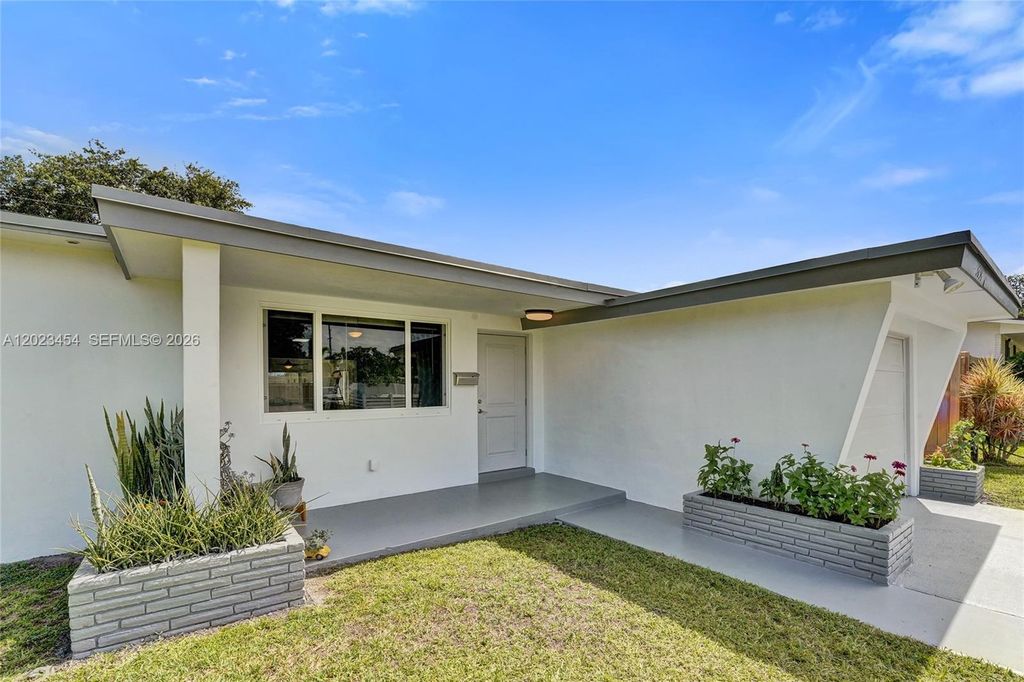 Photo of 3234 Roosevelt St, Hollywood, FL 33021 (MLS # A12023454)