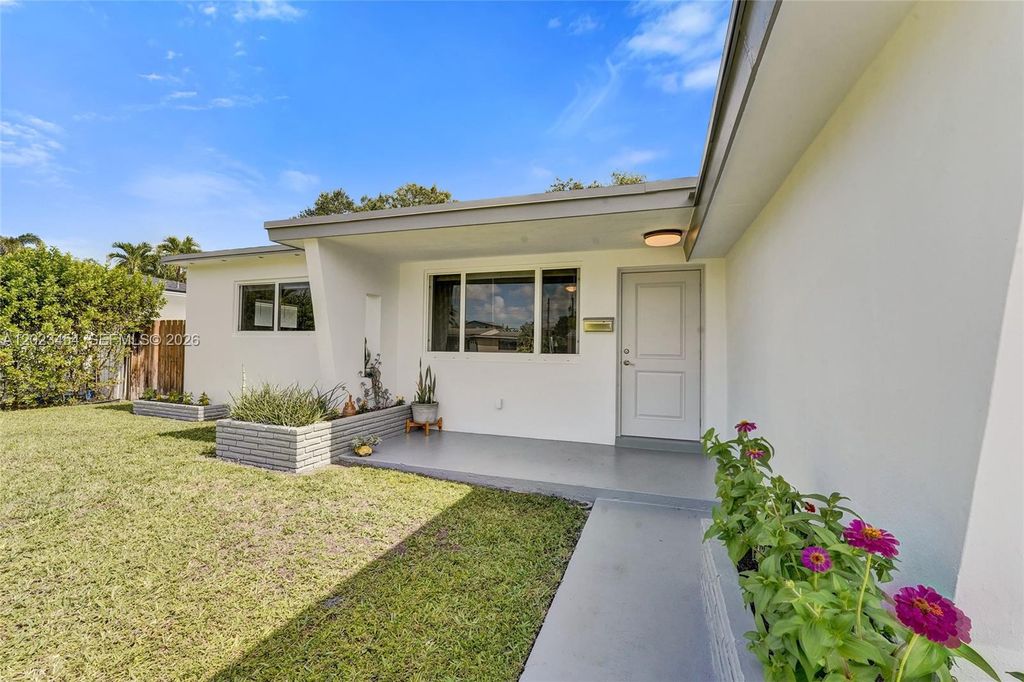Photo of 3234 Roosevelt St, Hollywood, FL 33021 (MLS # A12023454)