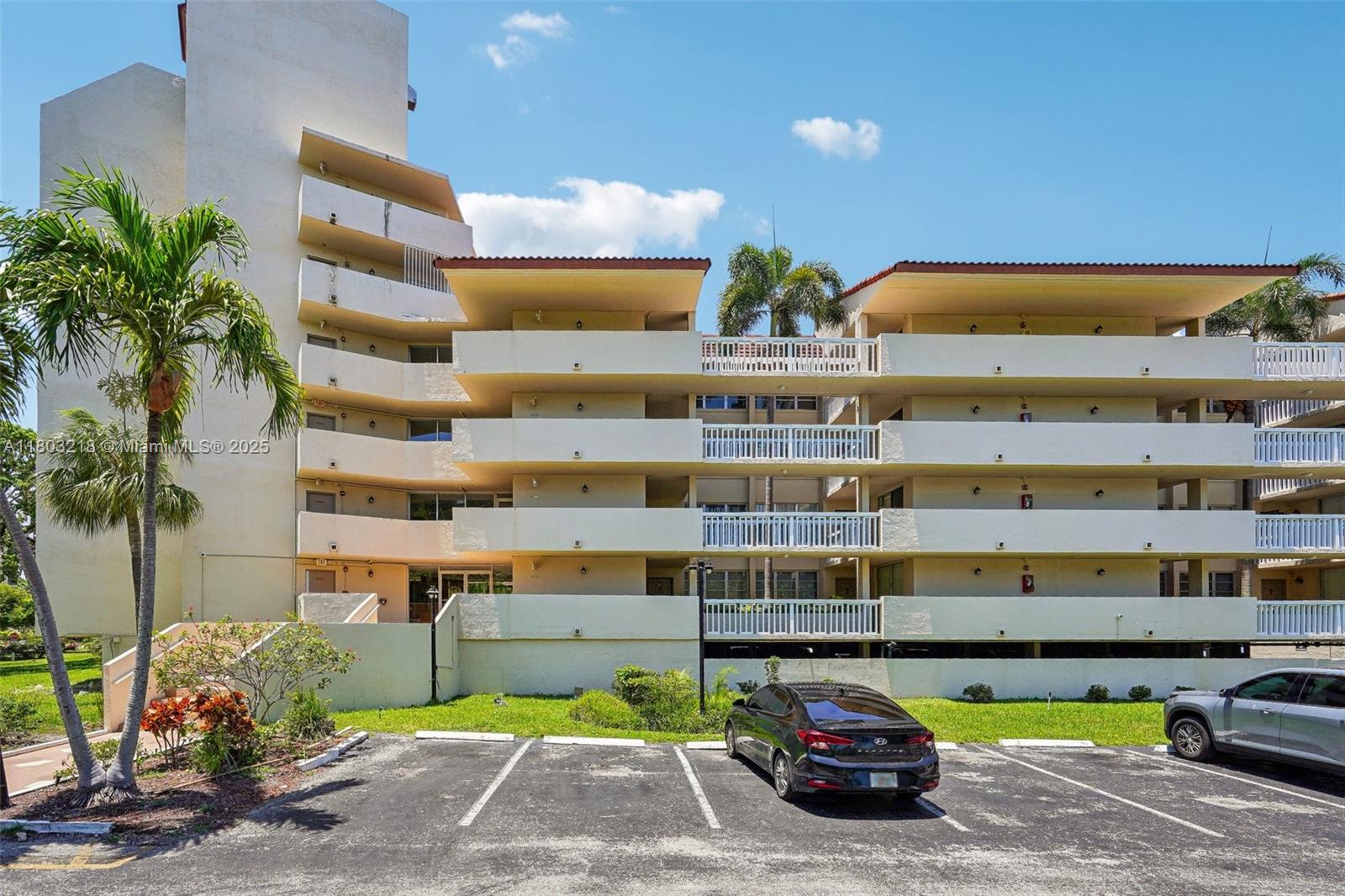 7081 Environ Blvd 243, Lauderhill, Miami-Dade County, Florida - 1 Bedrooms  
2 Bathrooms - 