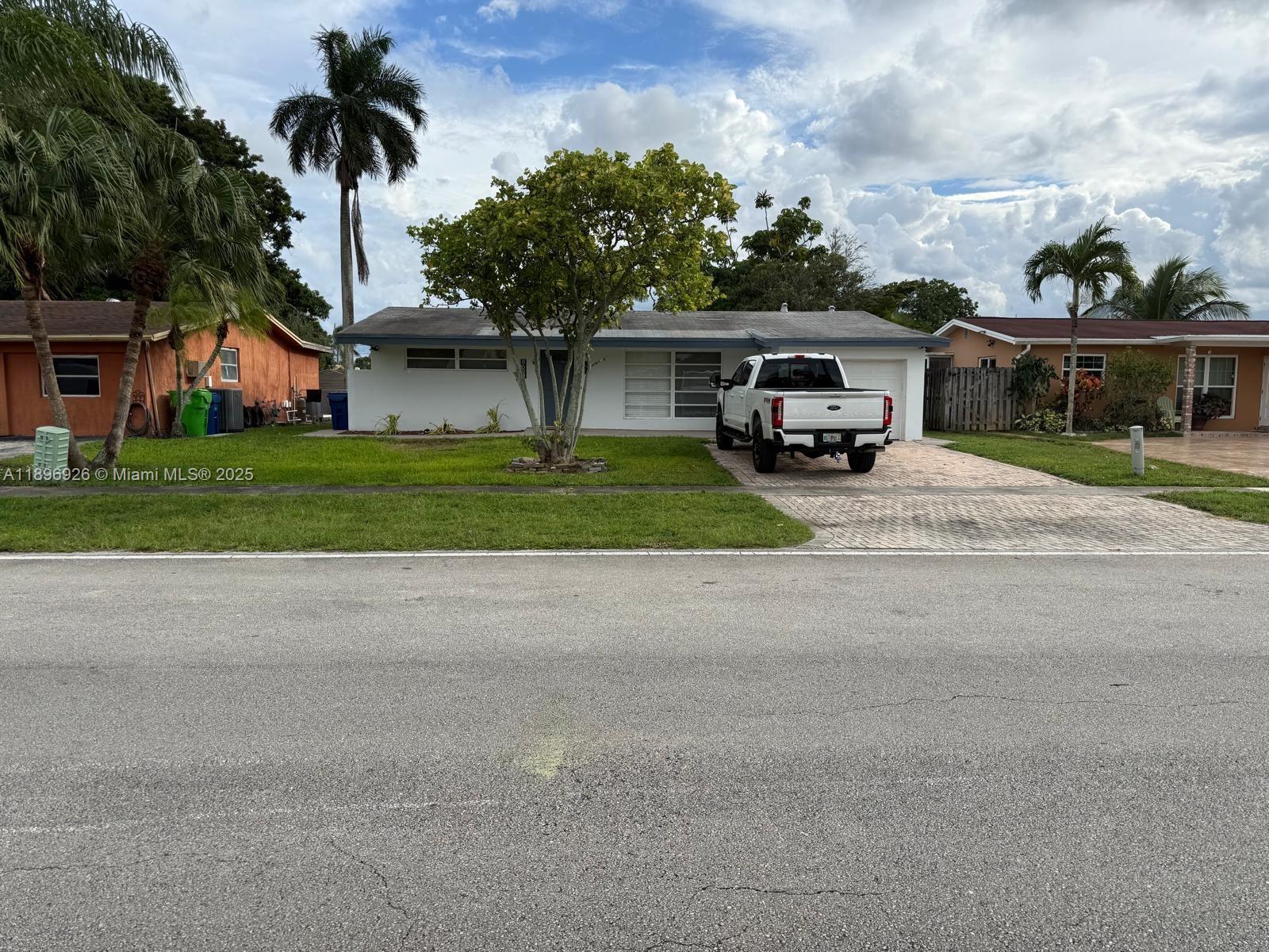Beautiful single-family home centrally located near highways, shopping & dining. Features a bright open layout, modern kitchen with white shaker cabinets & granite counters, wood-look tile floors, newer A/C (2019) with Nest thermostat, and custom blinds. Enjoy a large backyard with paver patio & canal view perfect for entertaining