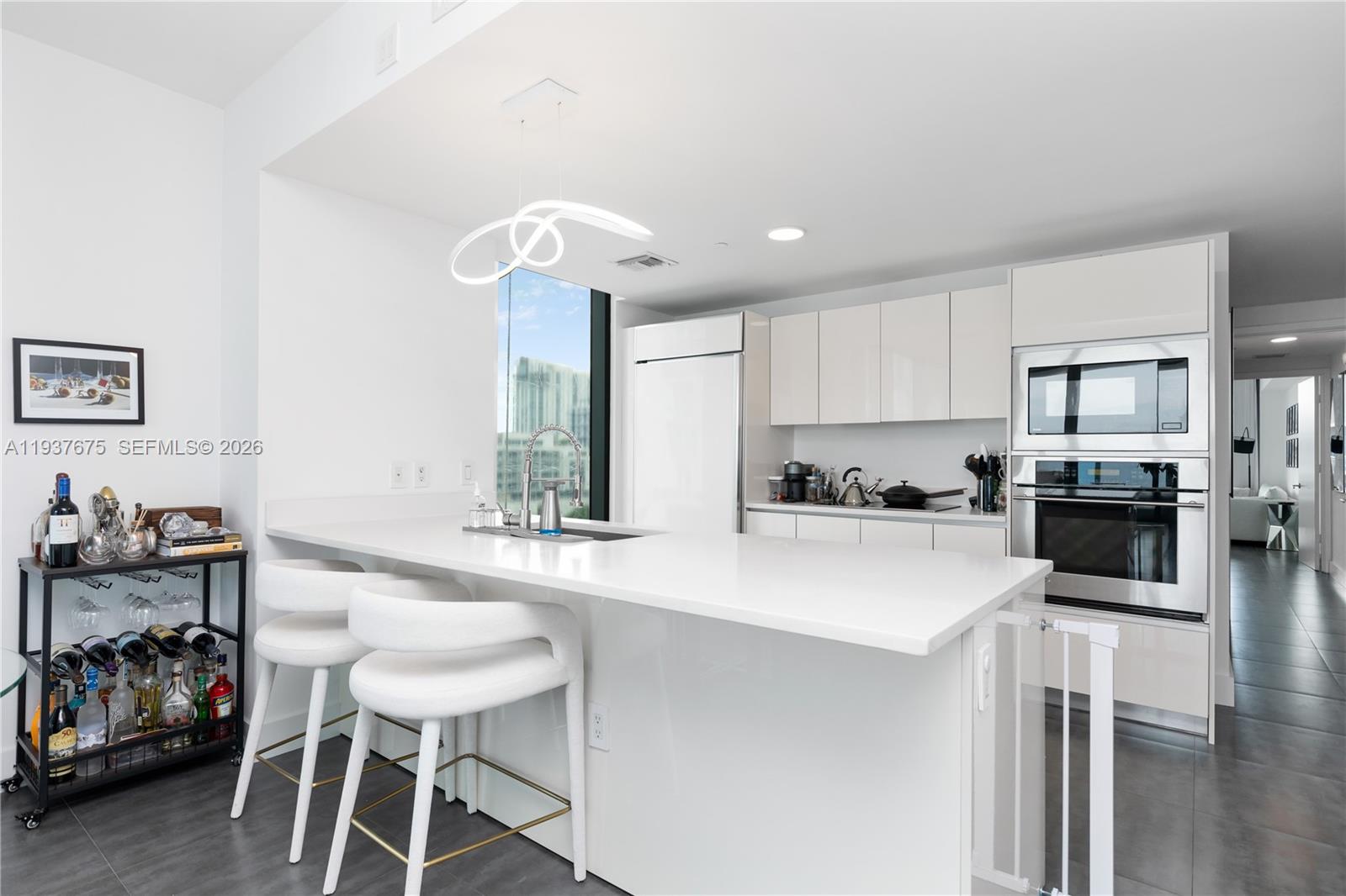 ICON BAY CONDO - Residential