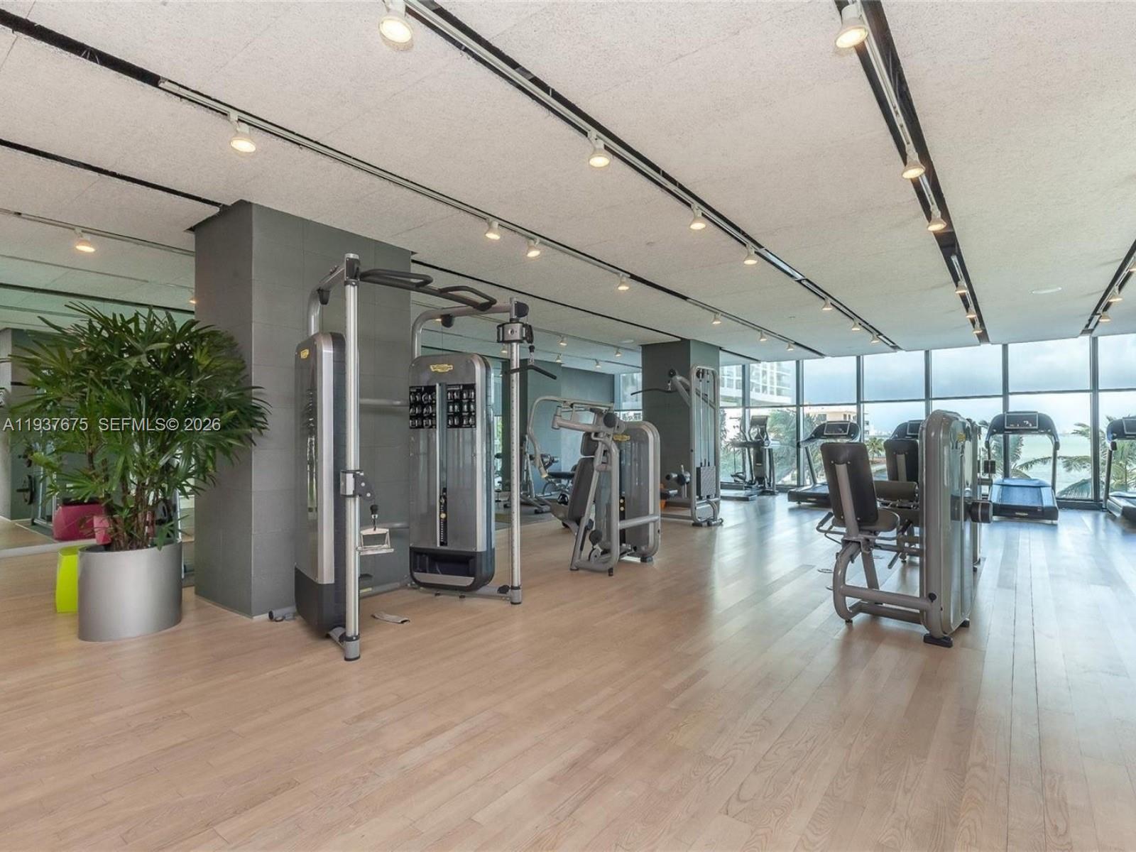 ICON BAY CONDO - Residential