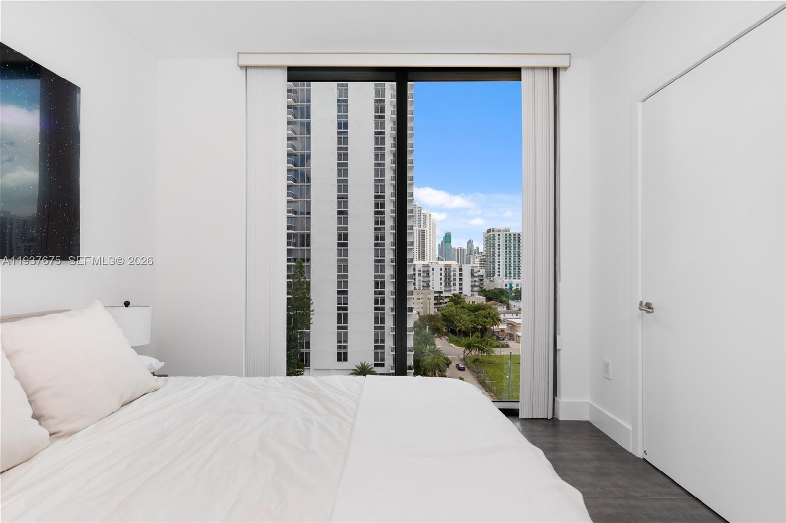 ICON BAY CONDO - Residential