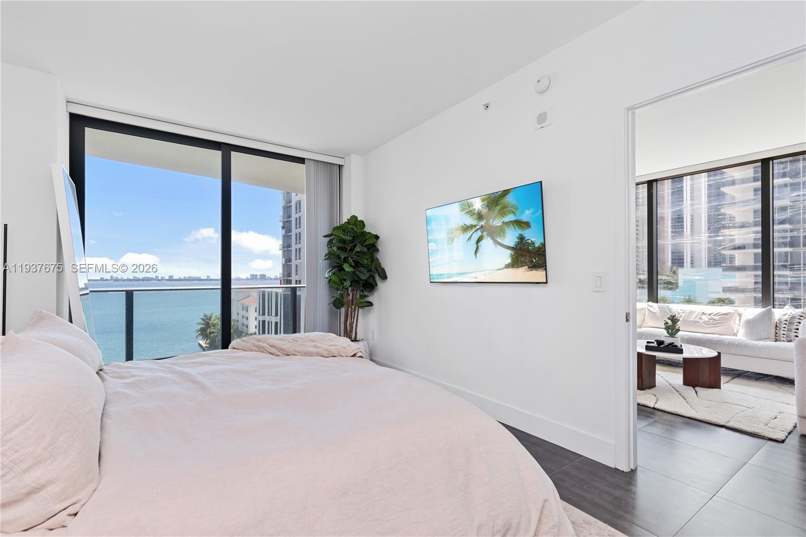 ICON BAY CONDO - Residential