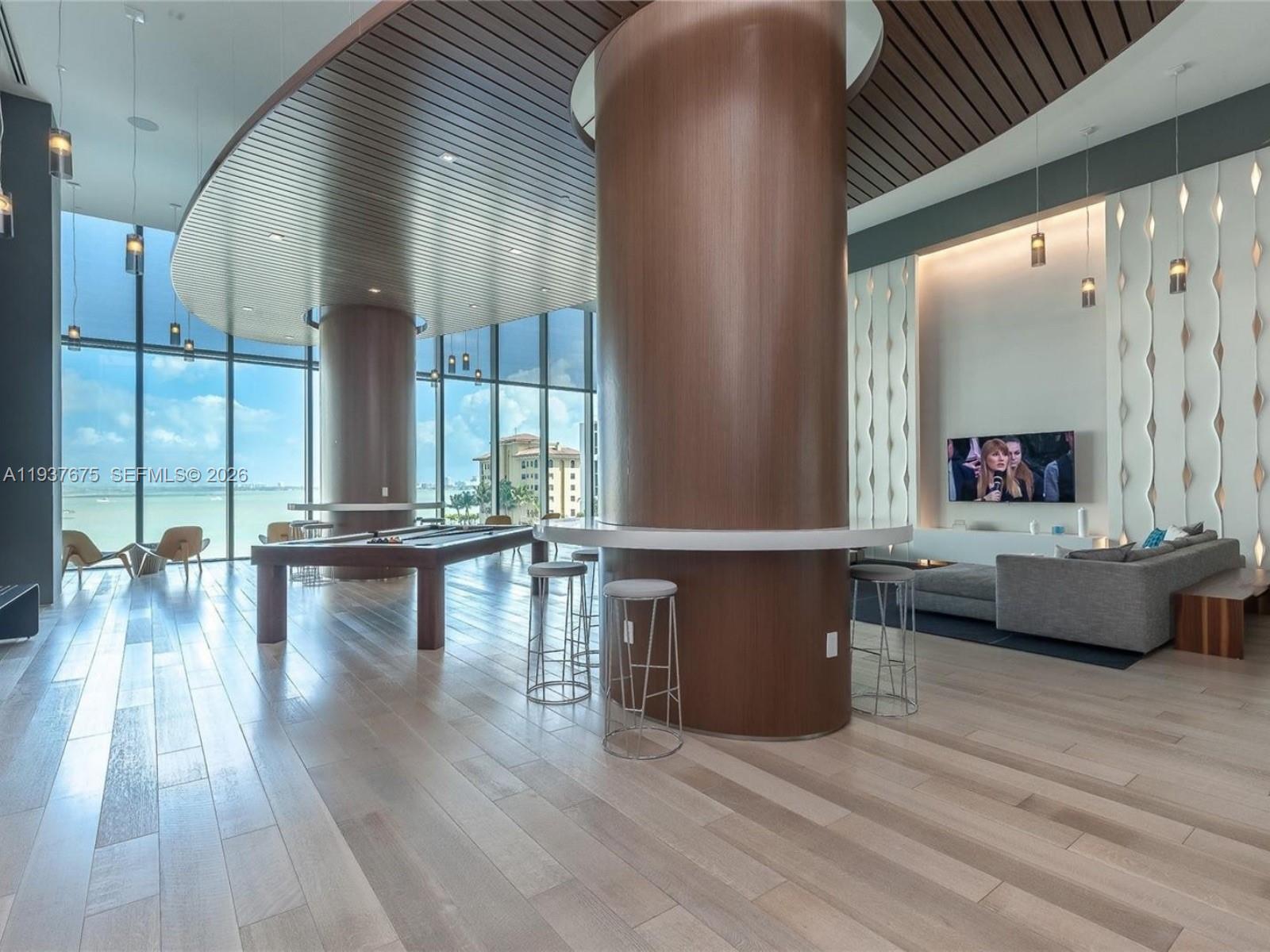 ICON BAY CONDO - Residential