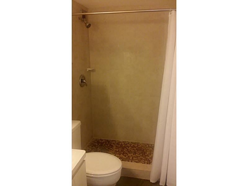 PARKER PLAZA ESTATES COND - Residential Lease