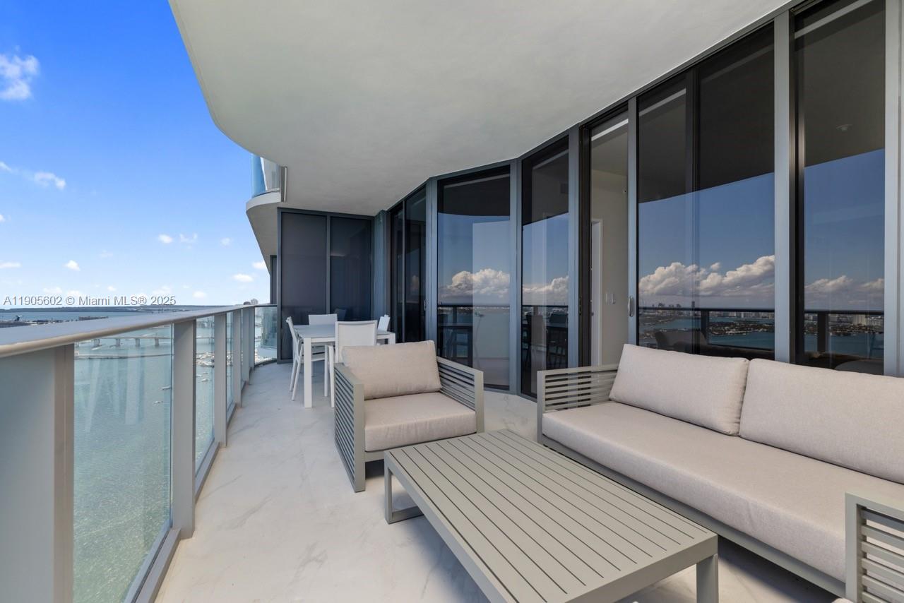 ARIA RESERVE - Residential Lease