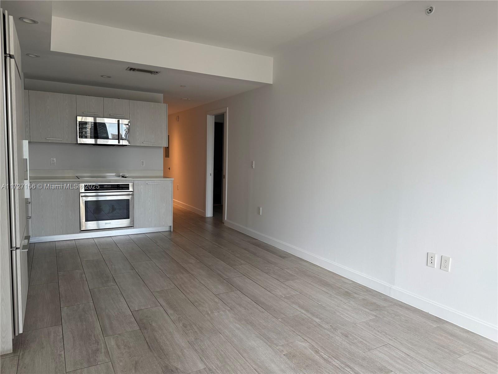45 SW 9th St 1004
