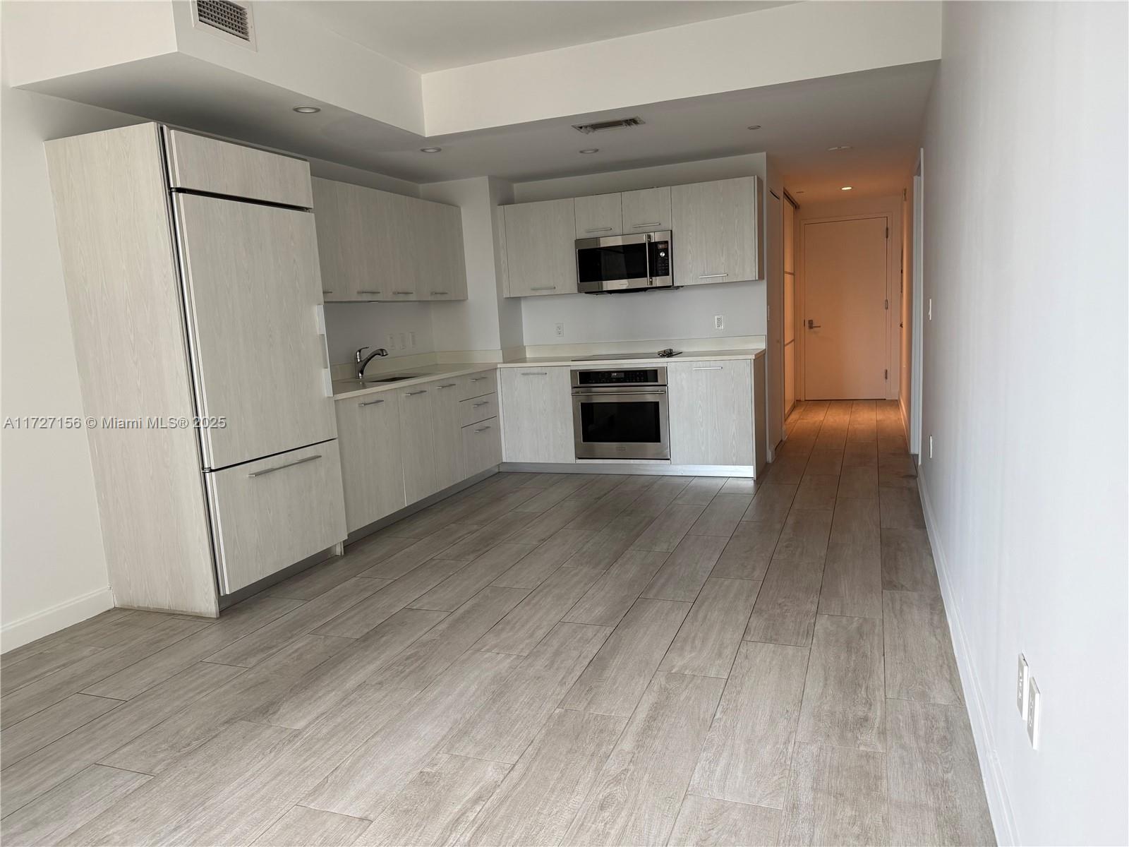 45 SW 9th St 1004