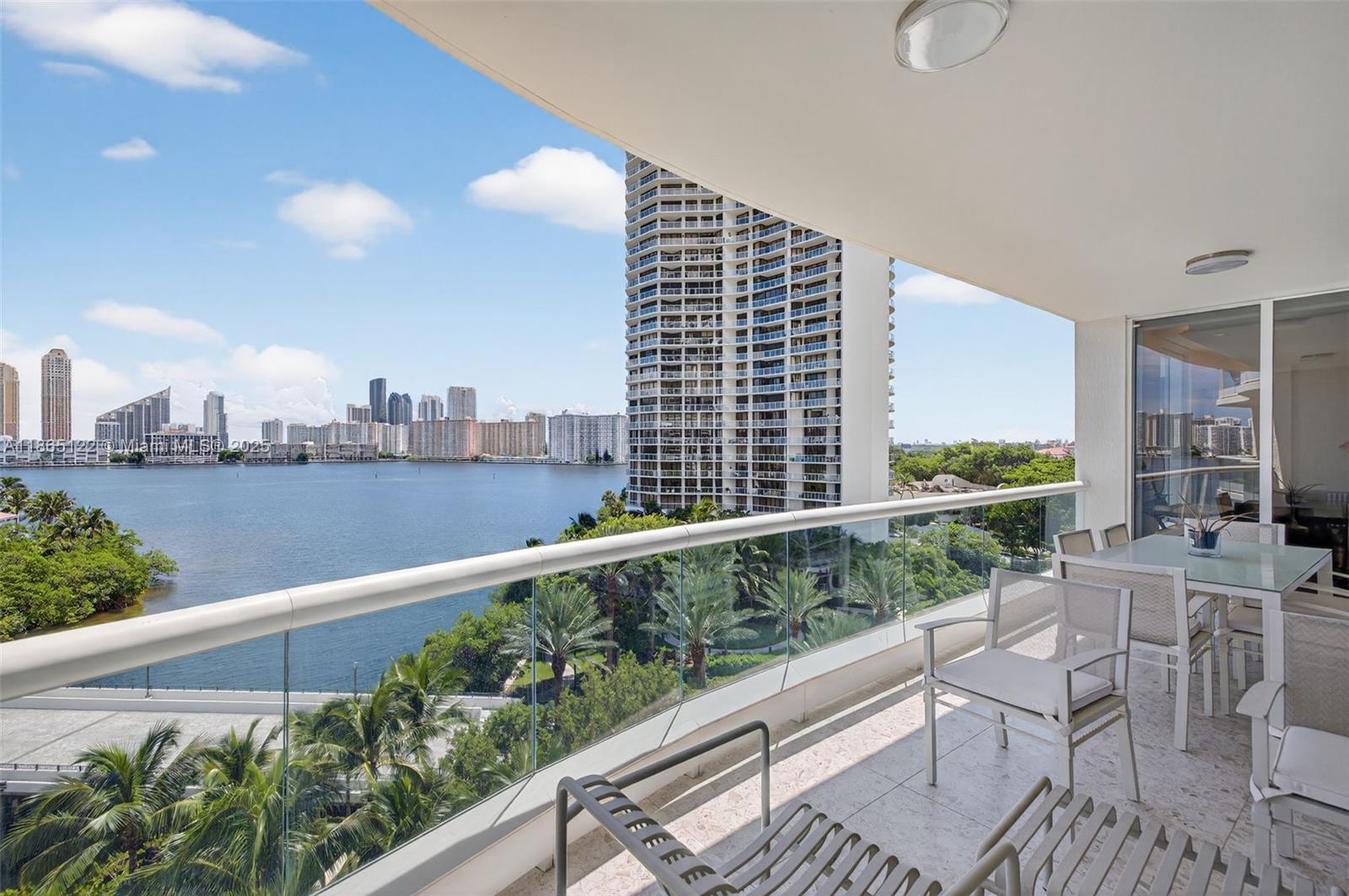 BELLAMARE @ WILLIAMS ISLA - Residential