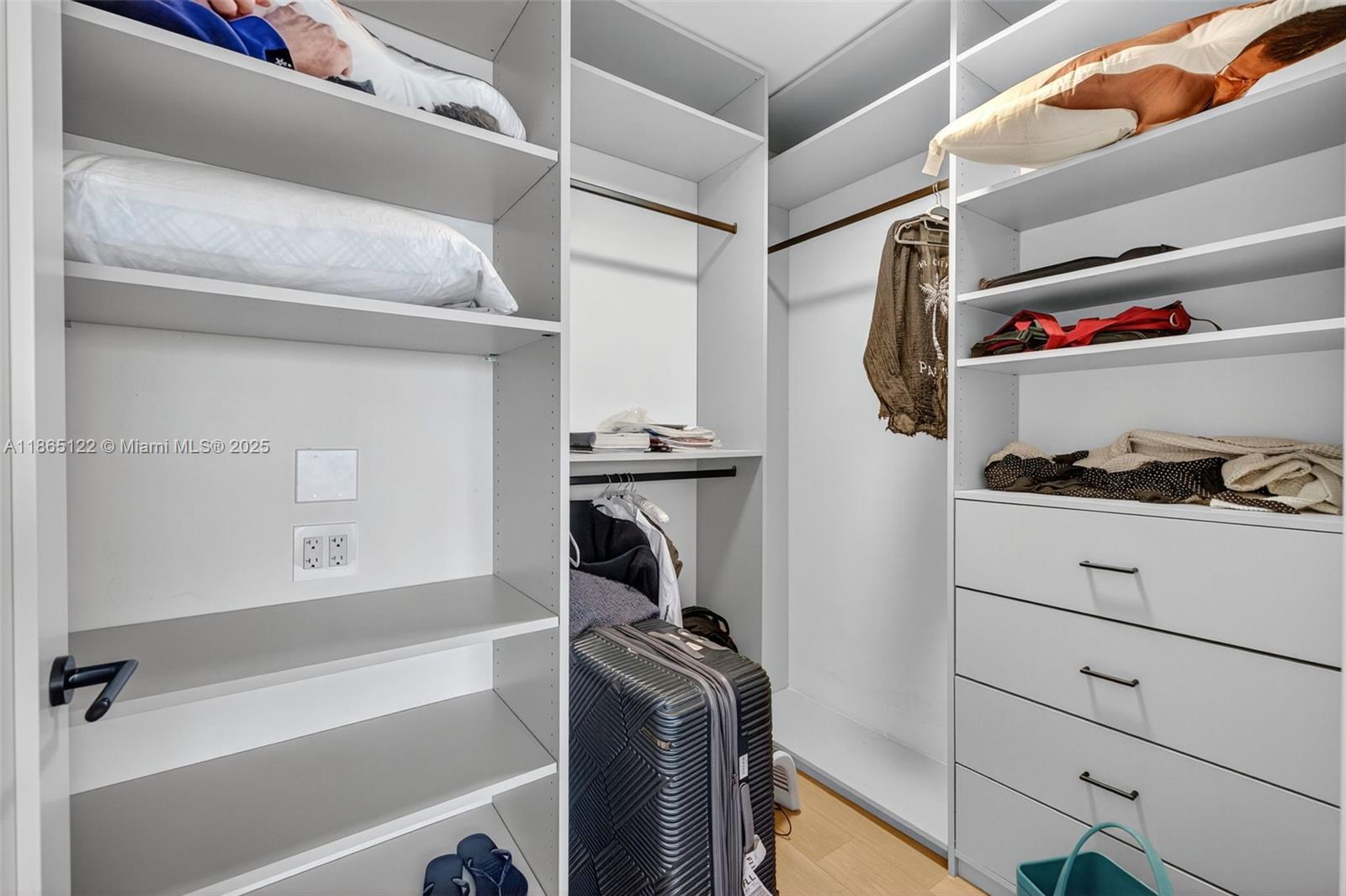 BELLAMARE @ WILLIAMS ISLA - Residential