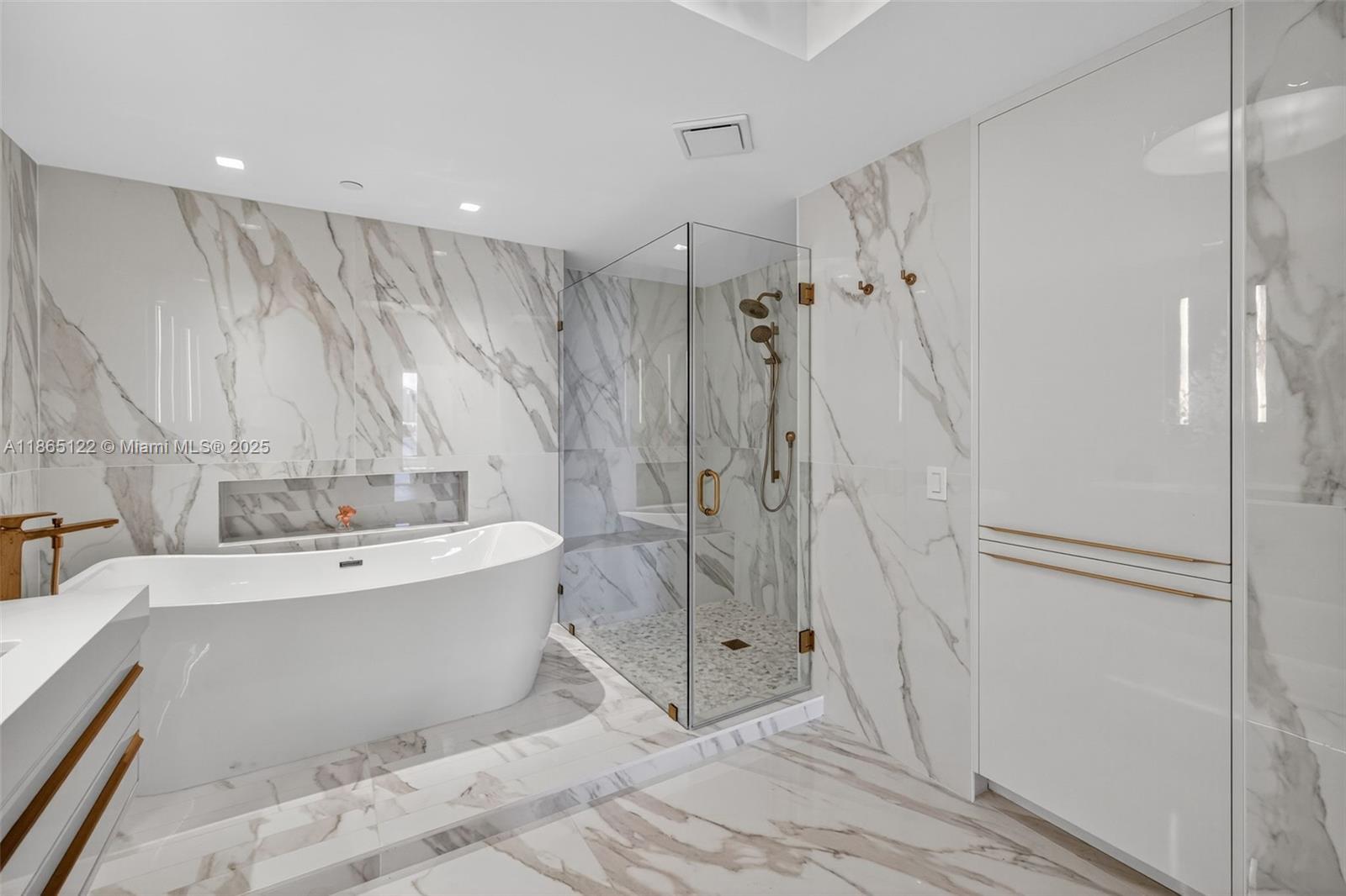 BELLAMARE @ WILLIAMS ISLA - Residential