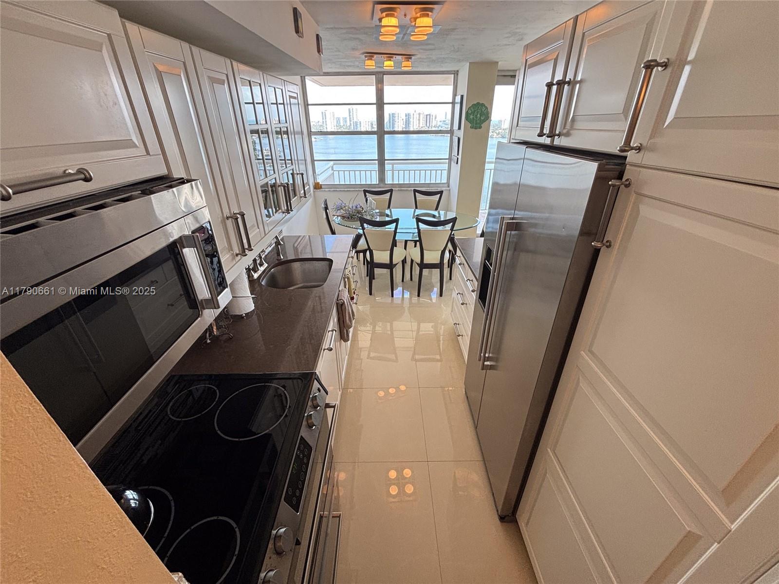 WINSTON TOWERS 200 - Residential