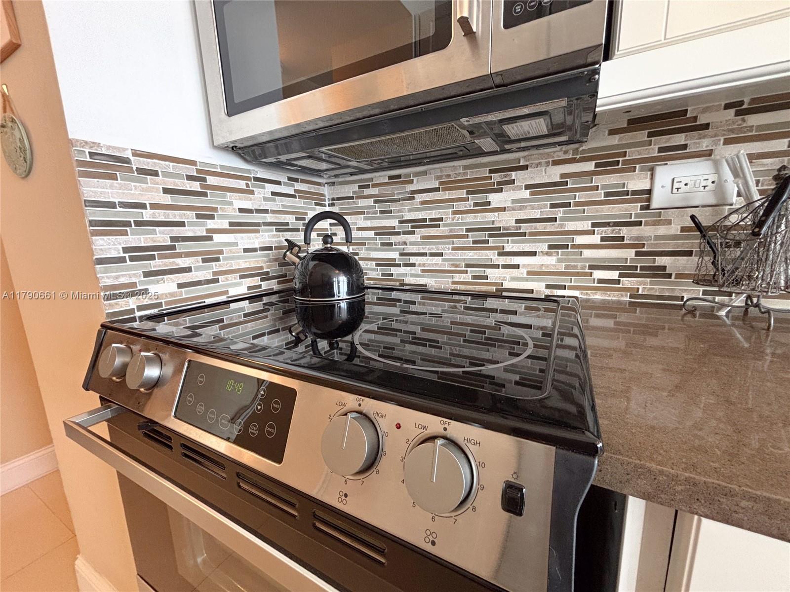 WINSTON TOWERS 200 - Residential