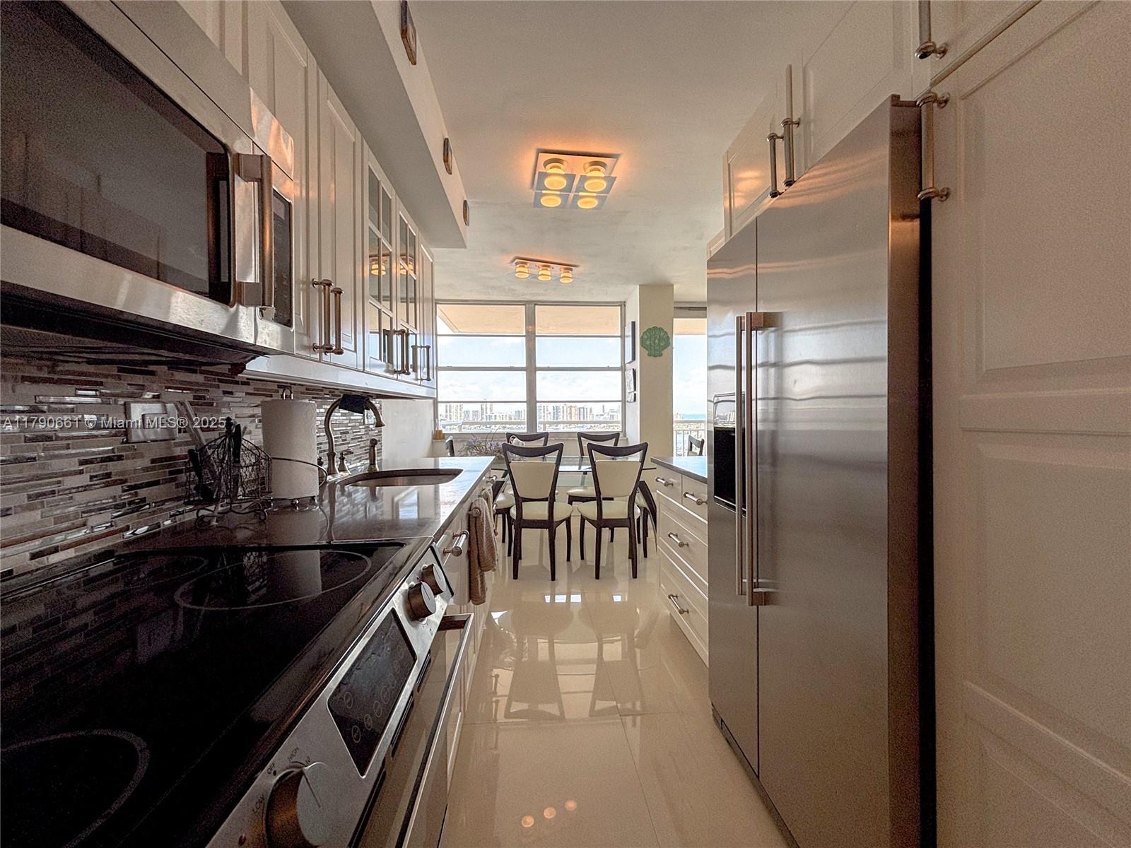 WINSTON TOWERS 200 - Residential