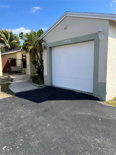 19926 NW 67th Pl Hialeah FL 33015