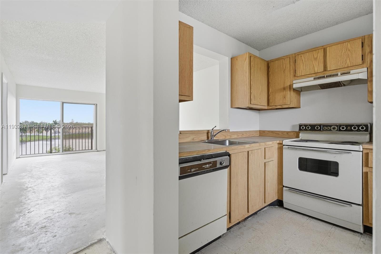 LAKESHORE AT UNIVERSITY P - Residential