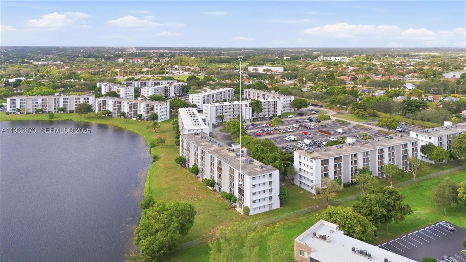 LAKESHORE AT UNIVERSITY P - Residential