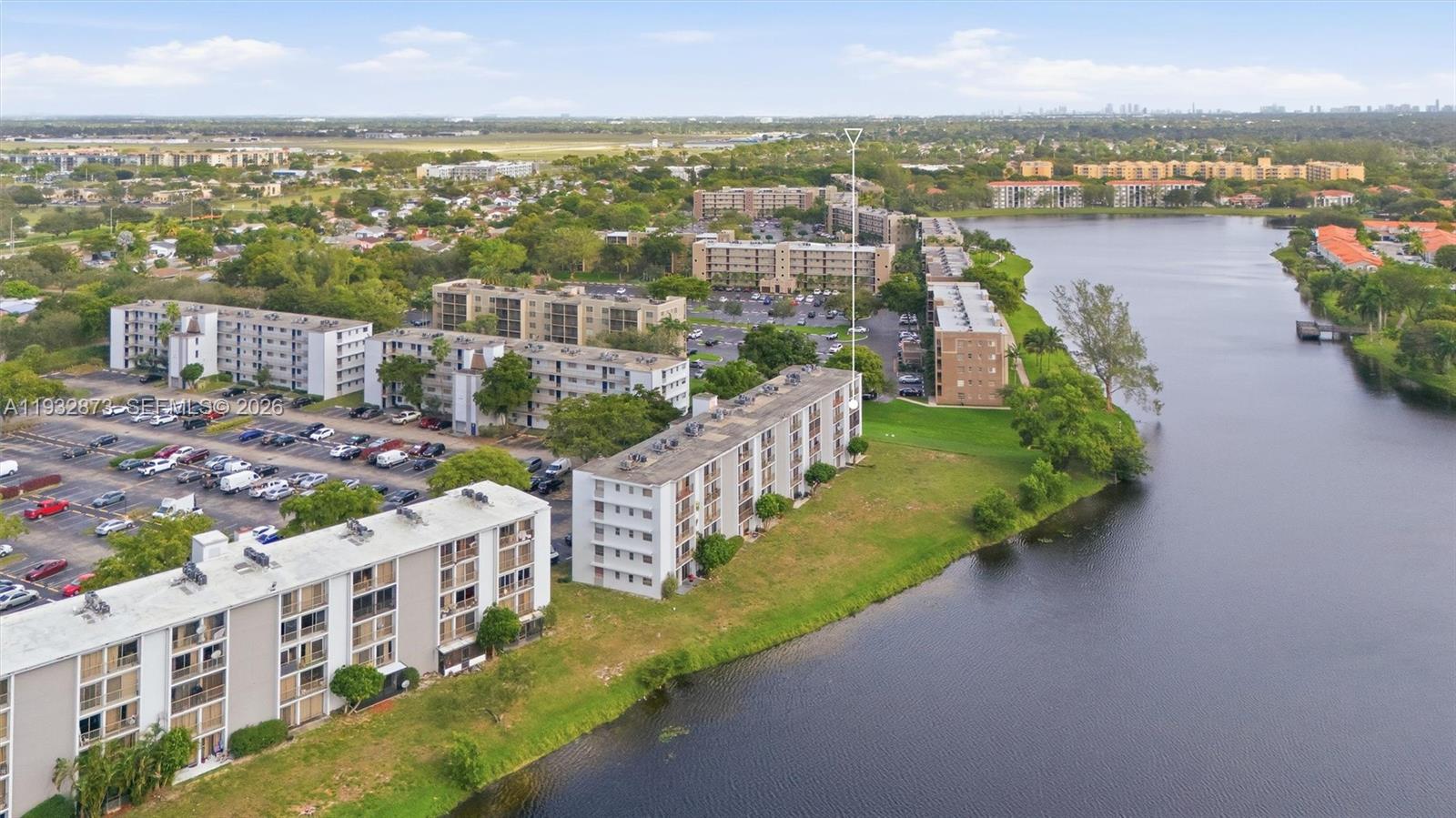 LAKESHORE AT UNIVERSITY P - Residential