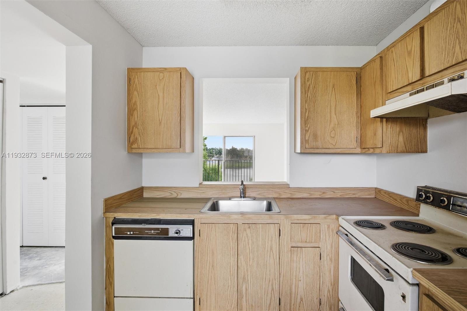 LAKESHORE AT UNIVERSITY P - Residential