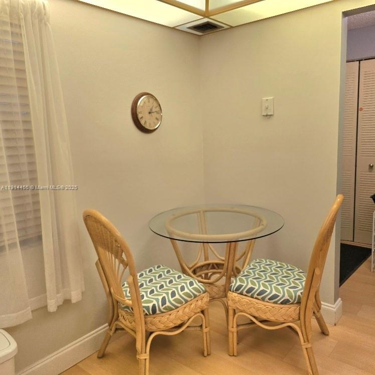 MEADOWBROOK LAKES VIEW CO - Residential Lease