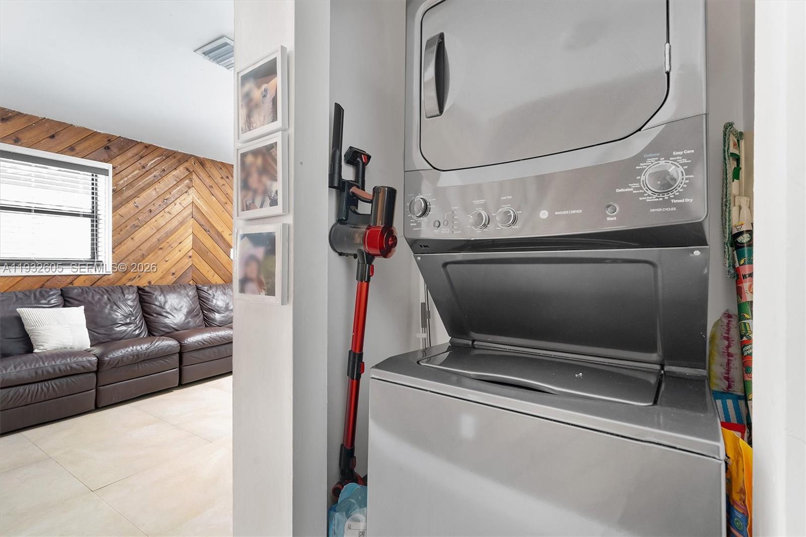 ROSELAWN HEIGHTS - Residential Income