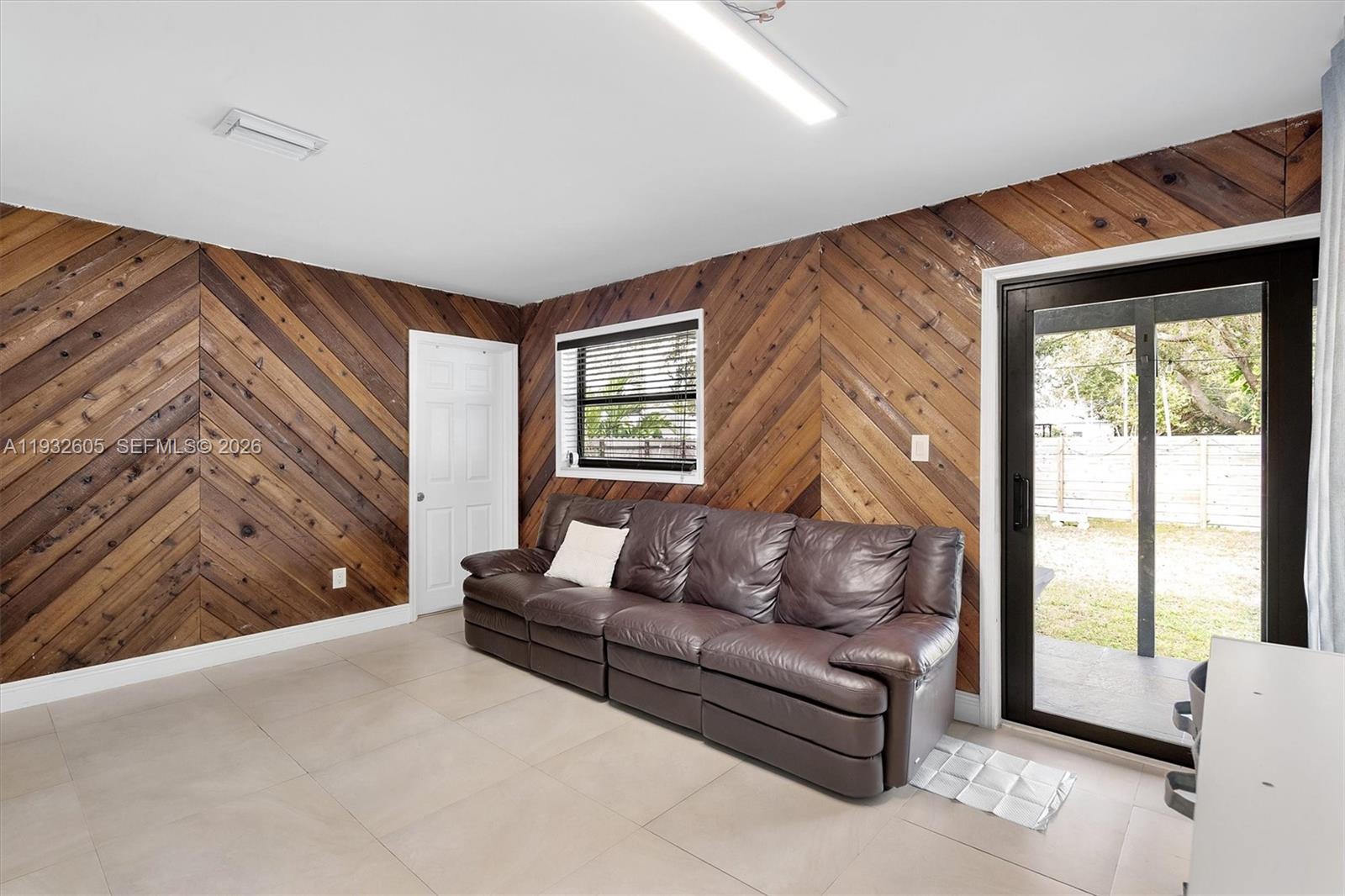 ROSELAWN HEIGHTS - Residential Income