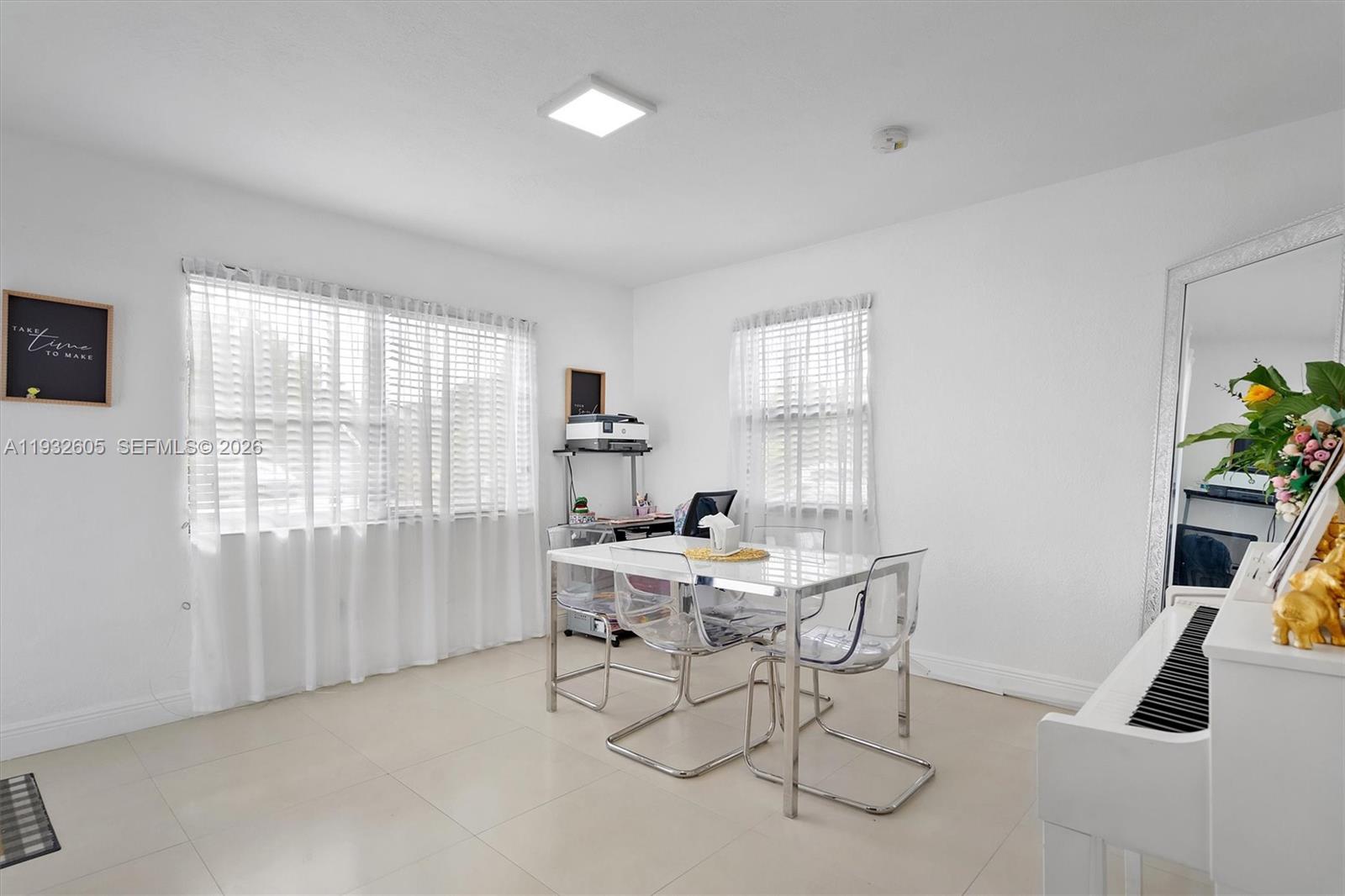 ROSELAWN HEIGHTS - Residential Income