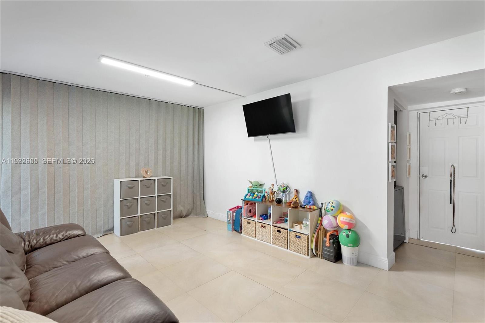 ROSELAWN HEIGHTS - Residential Income