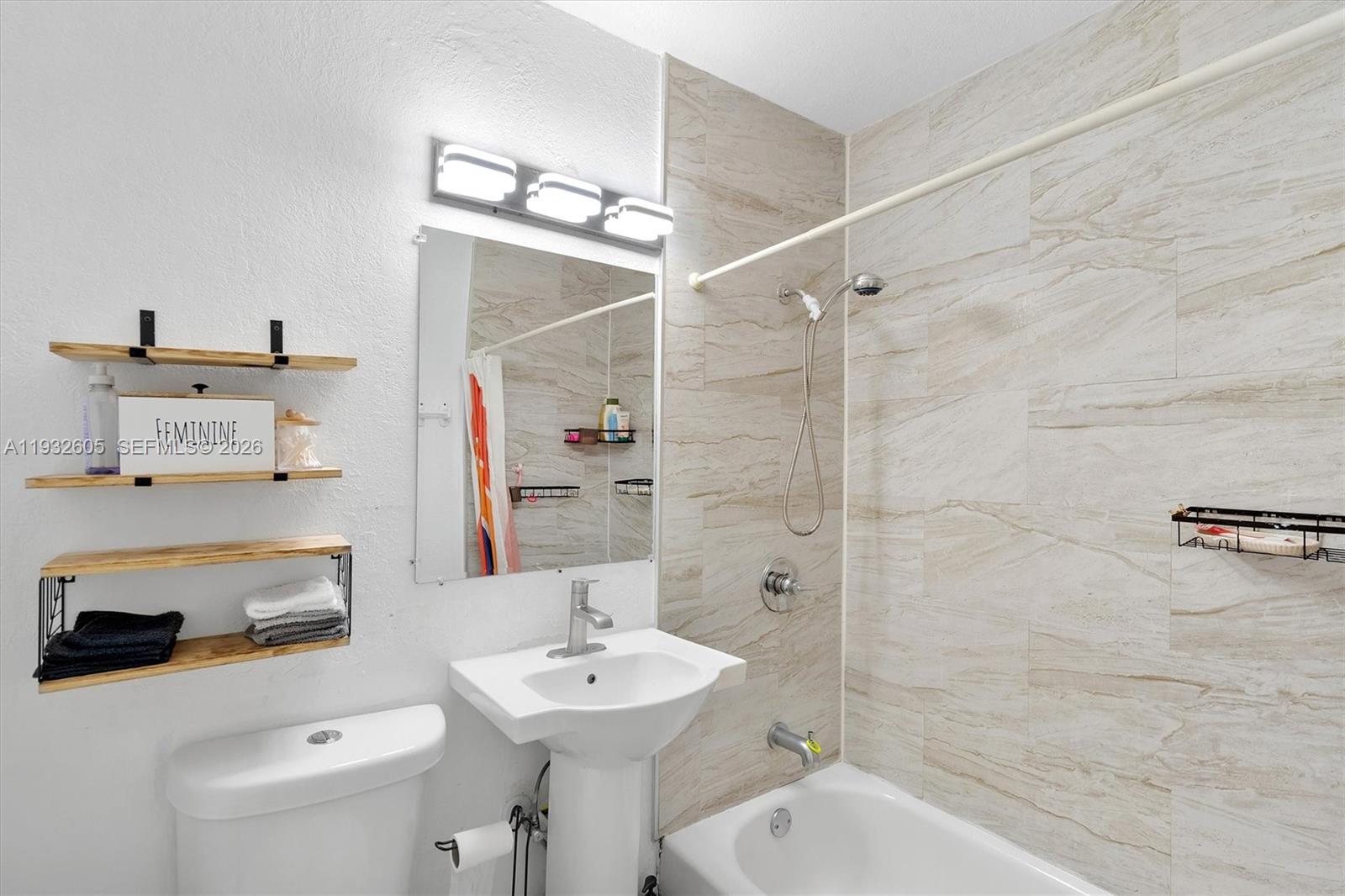 ROSELAWN HEIGHTS - Residential Income