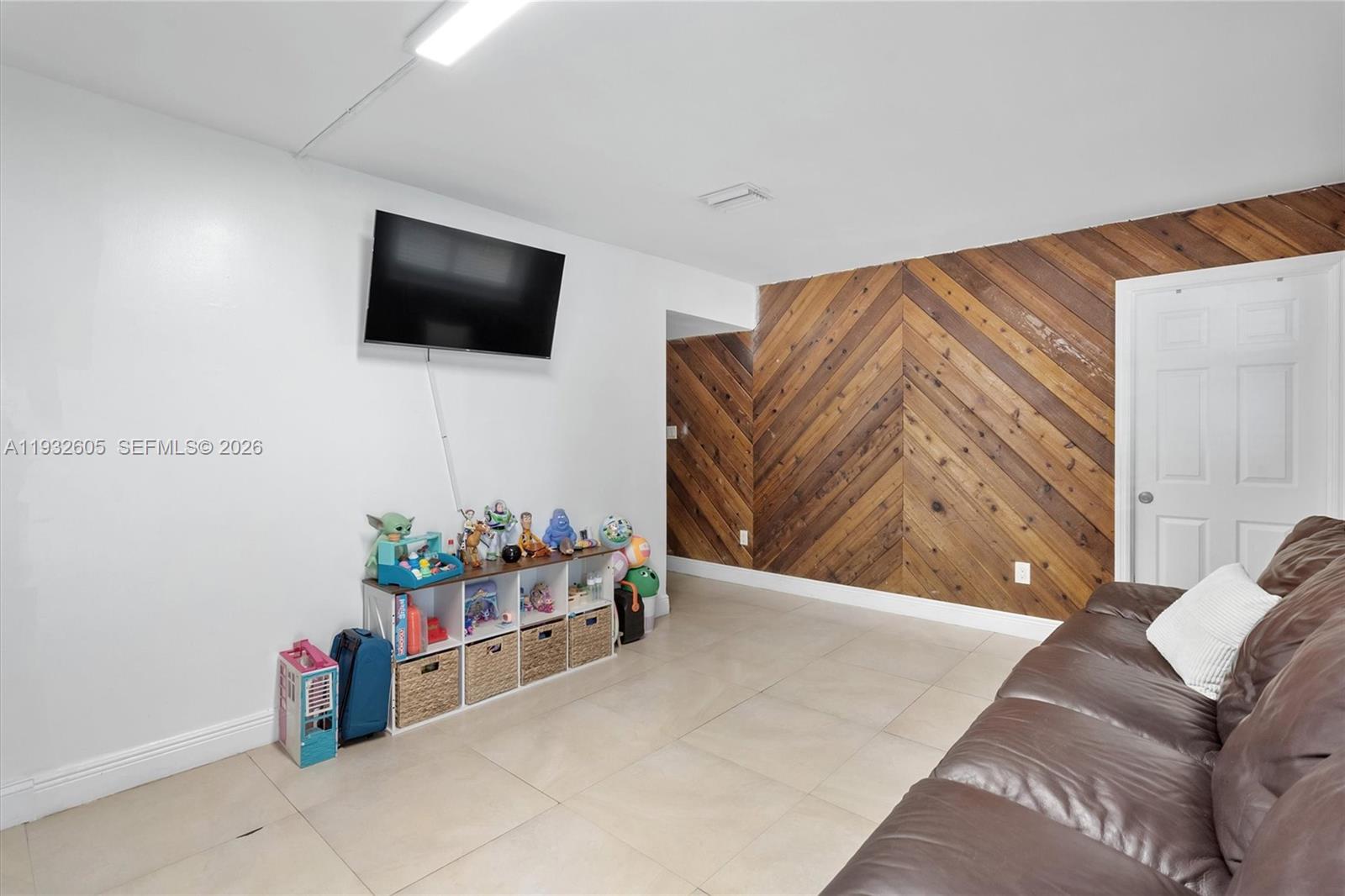 ROSELAWN HEIGHTS - Residential Income