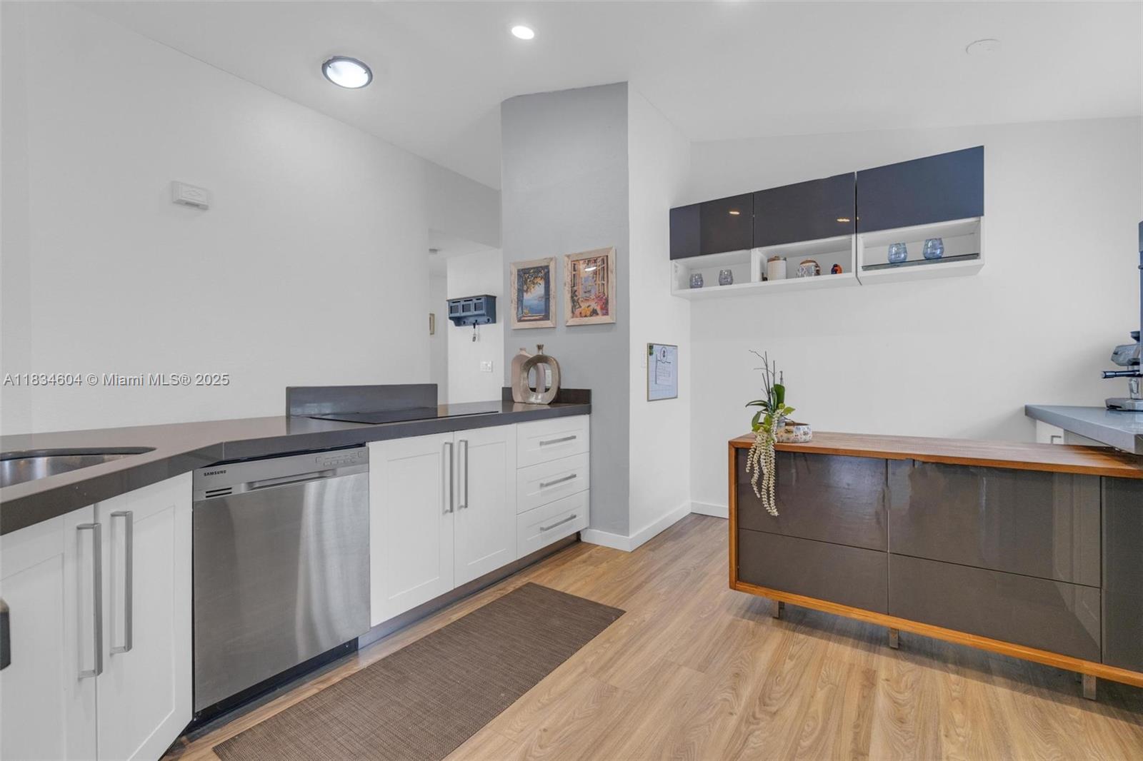 SAPPHIRE SHORES-SAPPHIRE - Residential