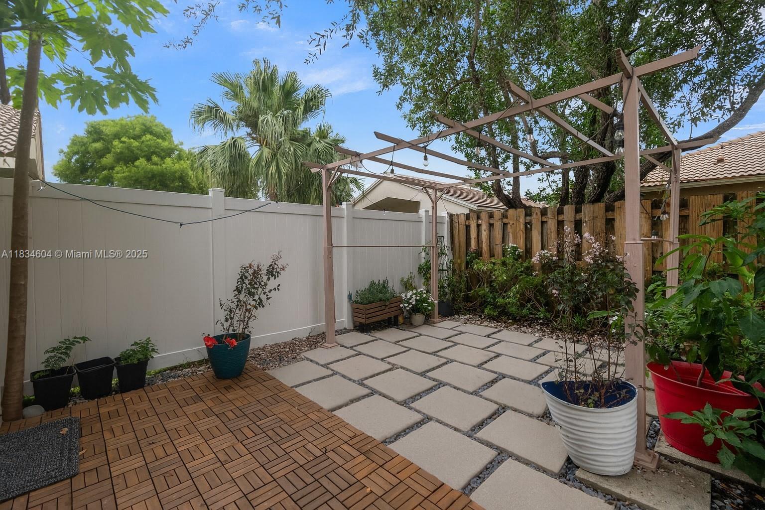 SAPPHIRE SHORES-SAPPHIRE - Residential