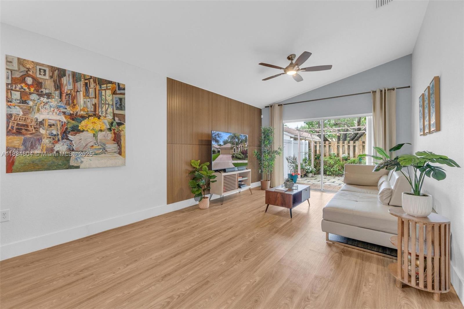 SAPPHIRE SHORES-SAPPHIRE - Residential