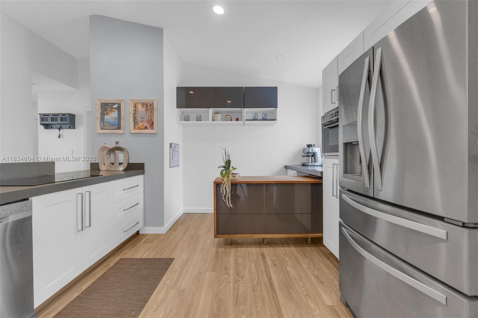 SAPPHIRE SHORES-SAPPHIRE - Residential