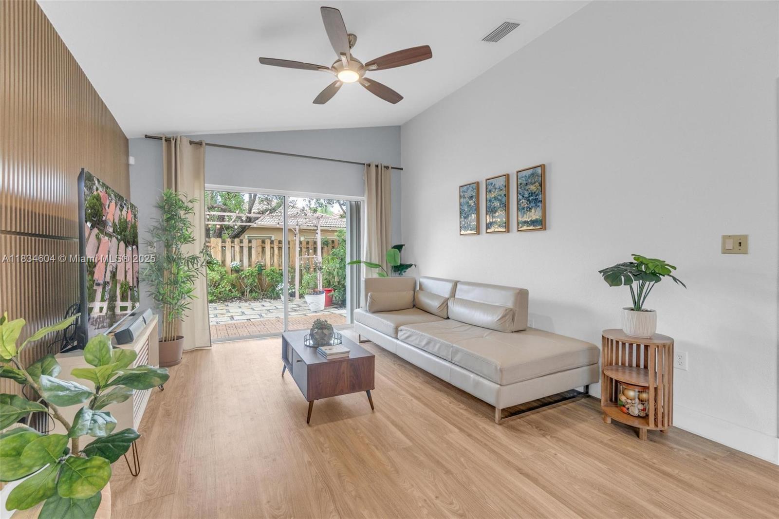 SAPPHIRE SHORES-SAPPHIRE - Residential