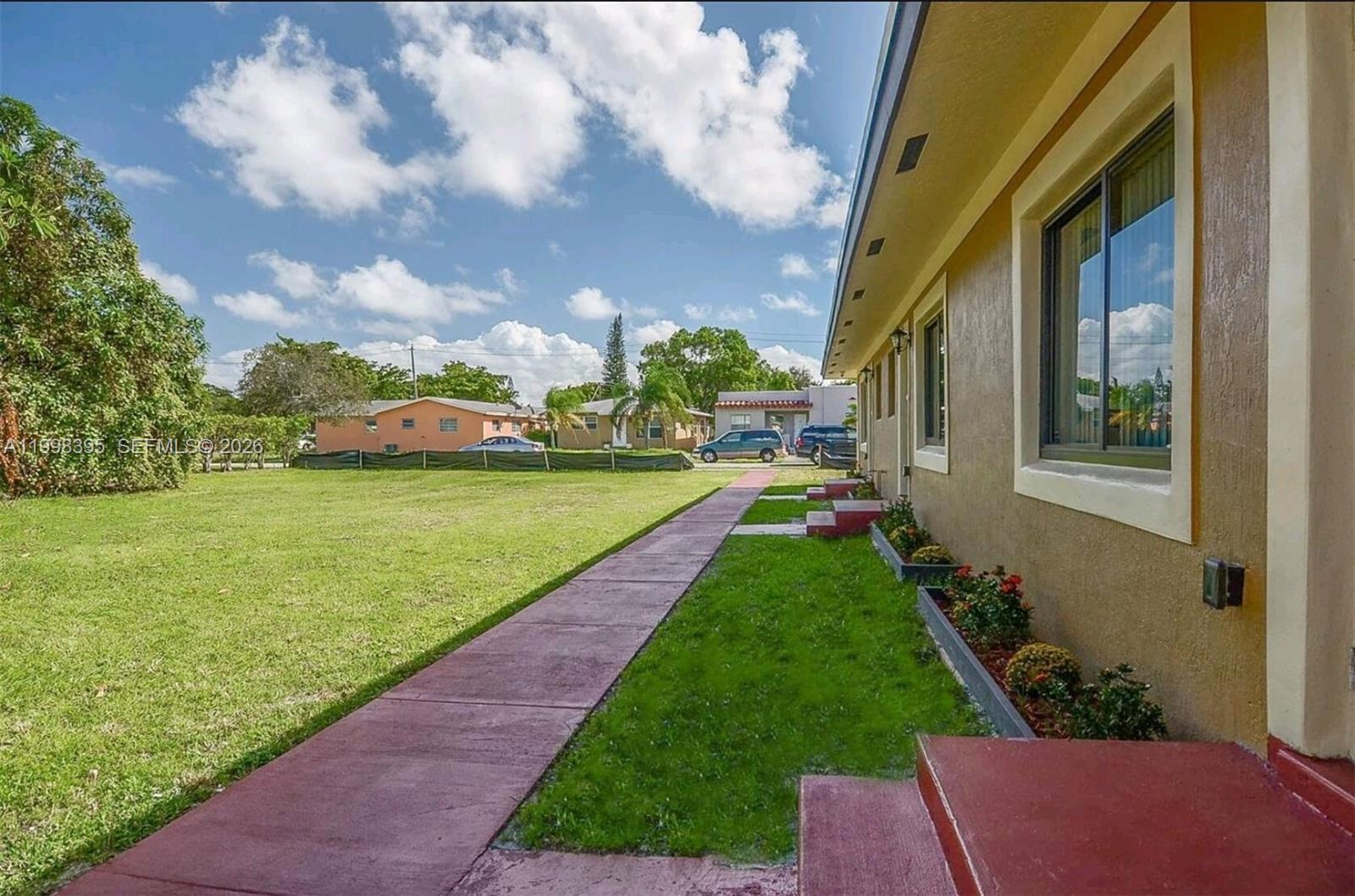 HOLLYWOOD SOUTH SIDE ADD - Residential Lease