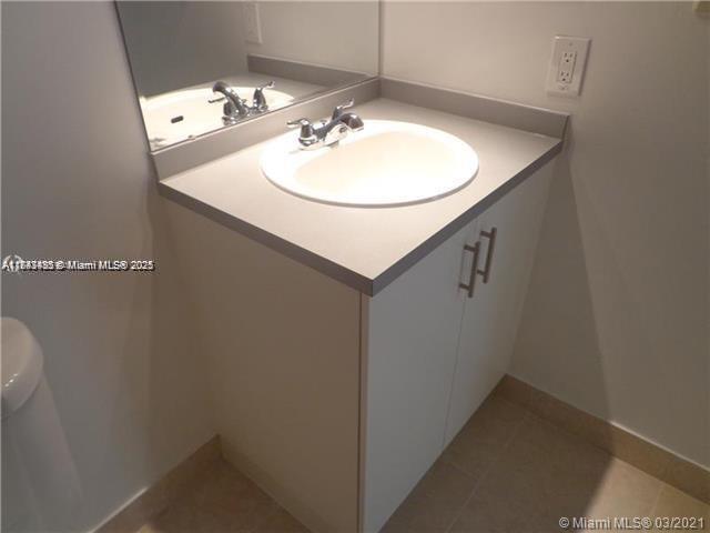 VILLAS AT LAKEVIEW CONDO - Residential